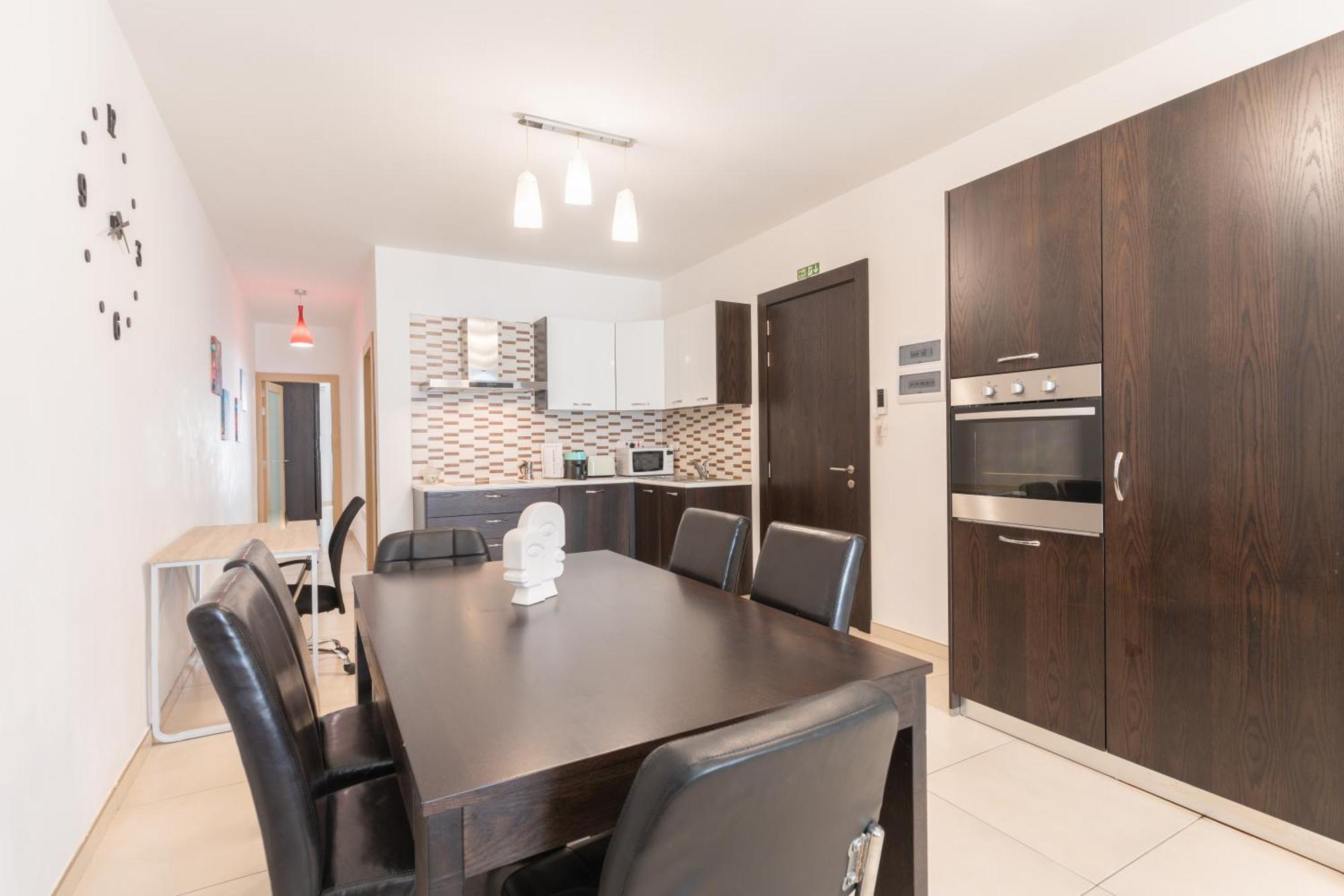 2 Bedroom In Central St Julians Prime Location In Paceville Apt 3 By Vaganza Saint Julian's 외부 사진