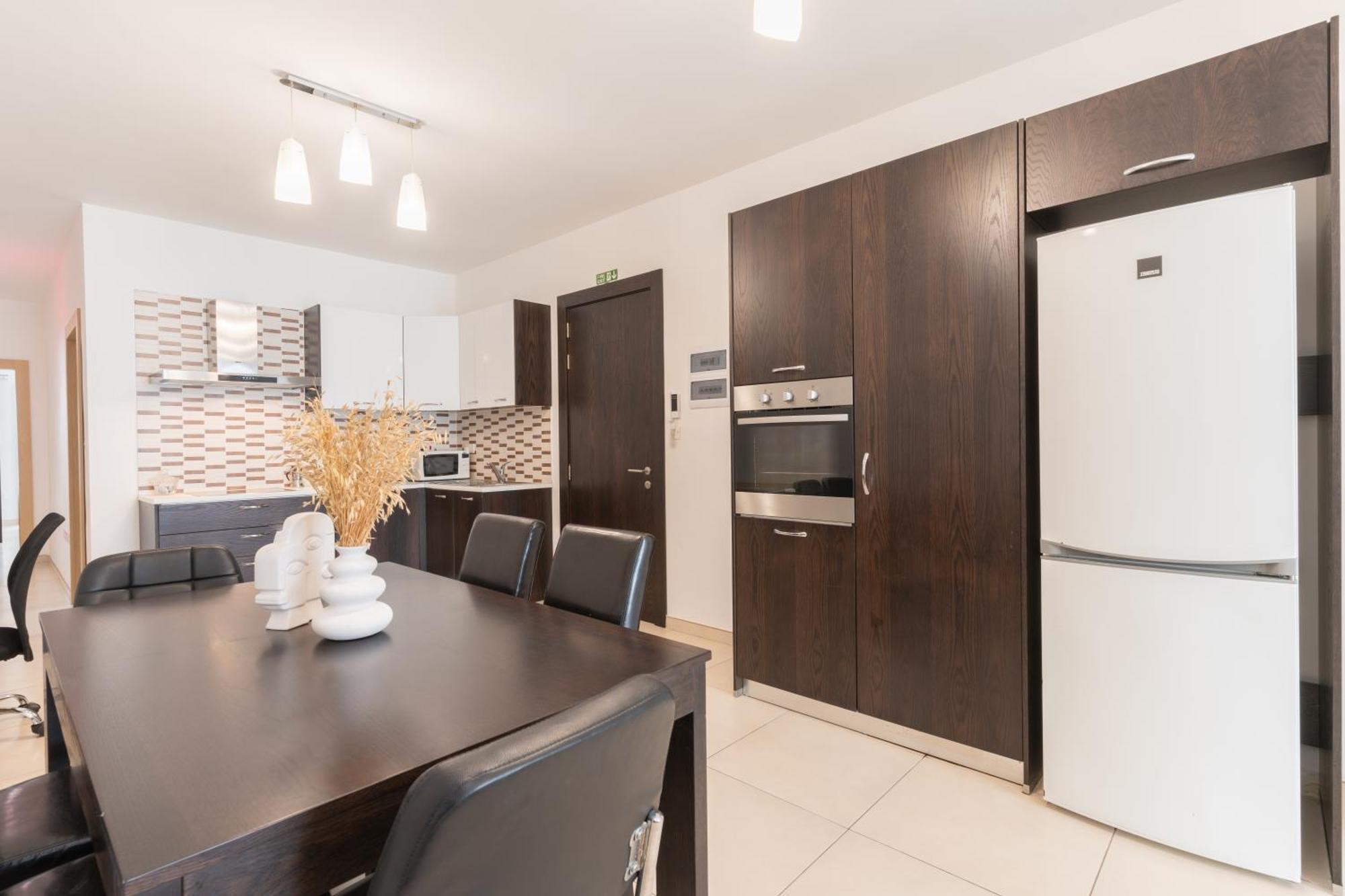 2 Bedroom In Central St Julians Prime Location In Paceville Apt 3 By Vaganza Saint Julian's 외부 사진